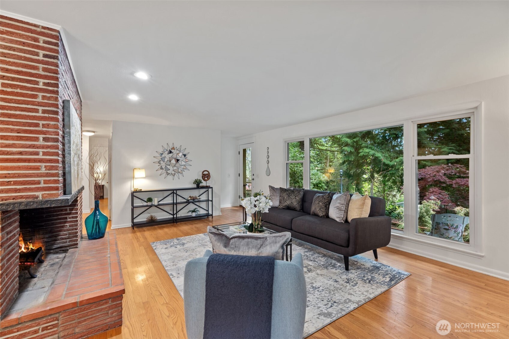 327 108 Avenue SE, Bellevue, WA 98004