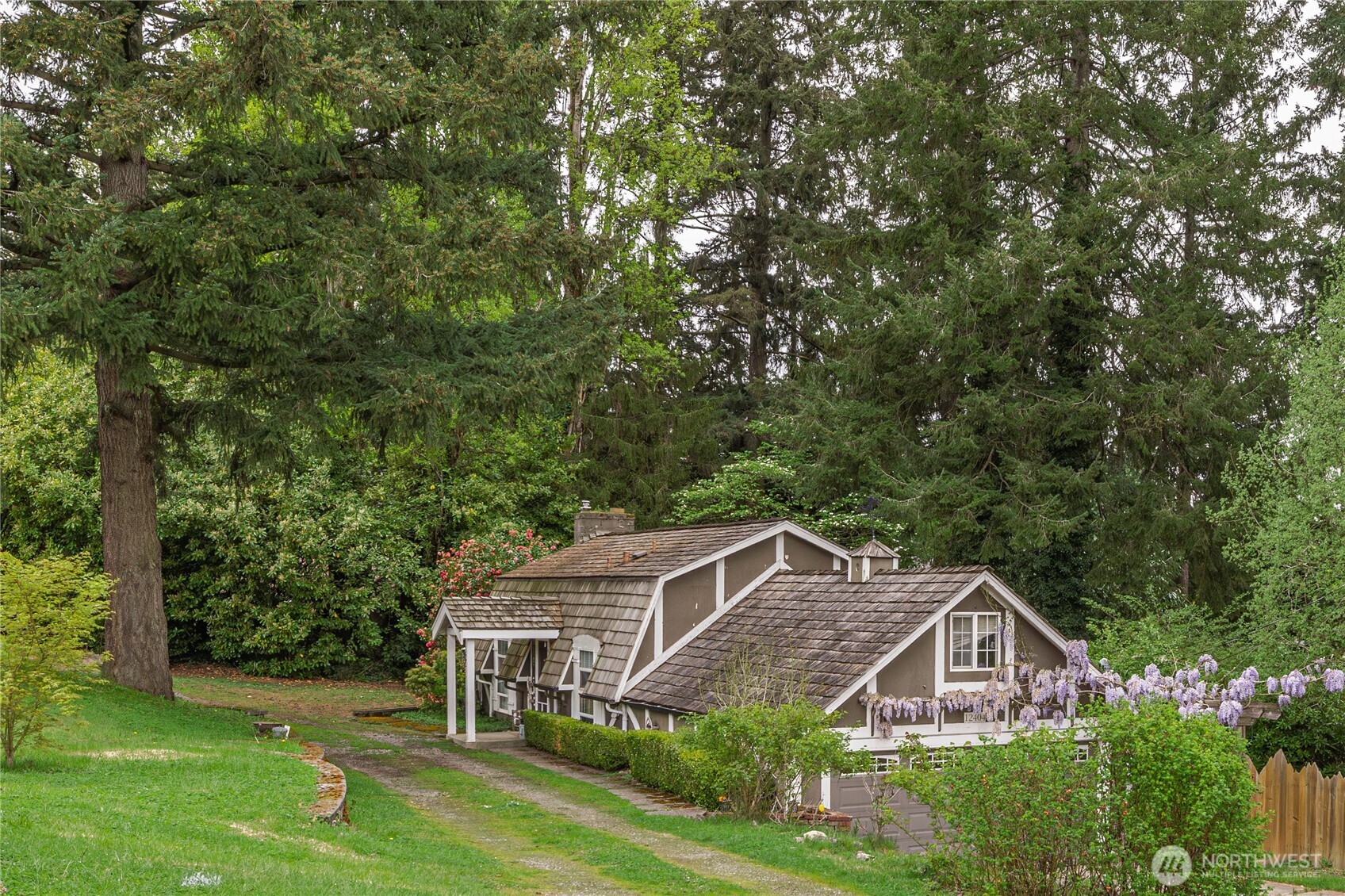 12404 NE 6th Place , Bellevue, WA 98005