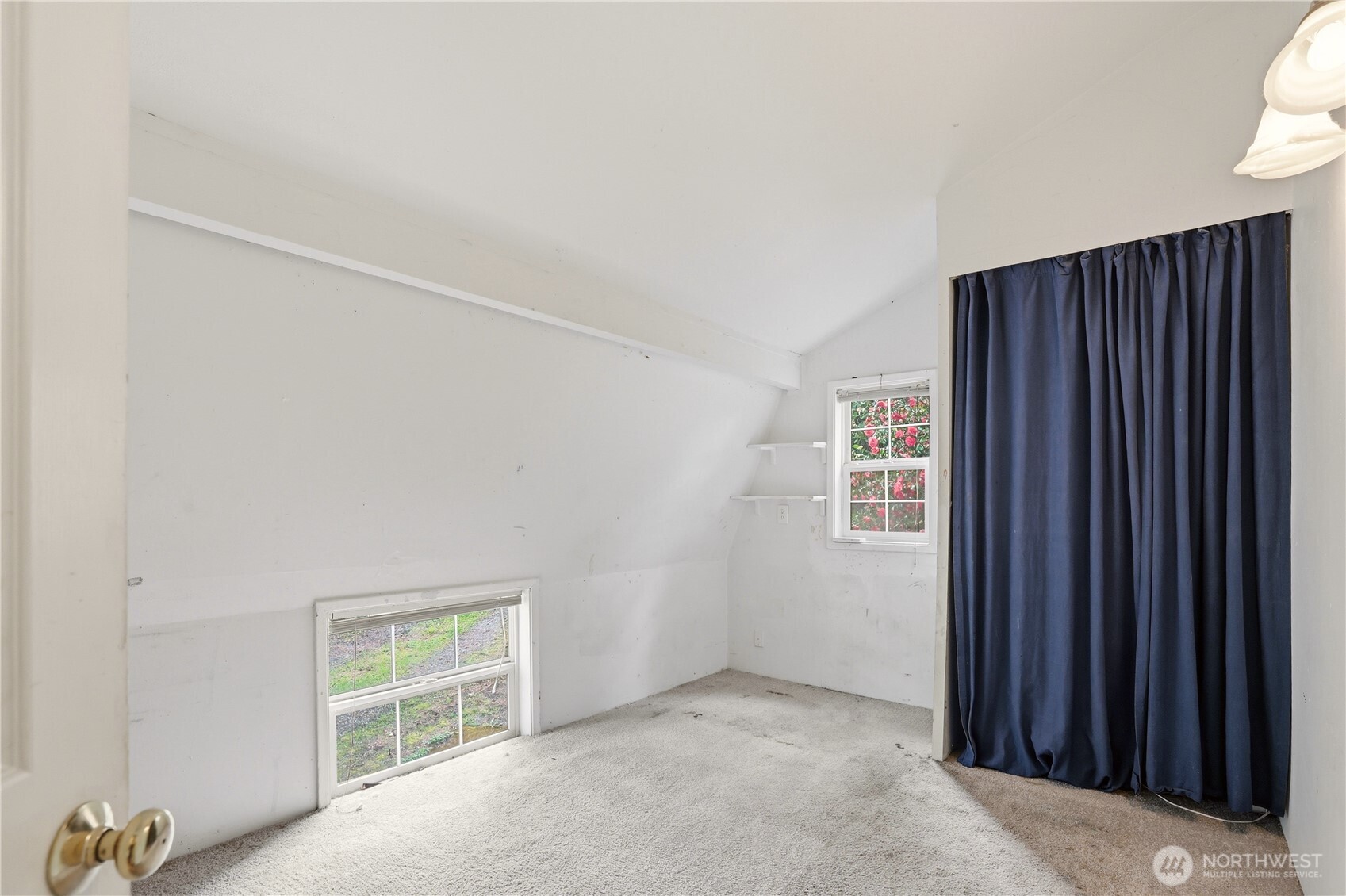 12404 NE 6th Place , Bellevue, WA 98005