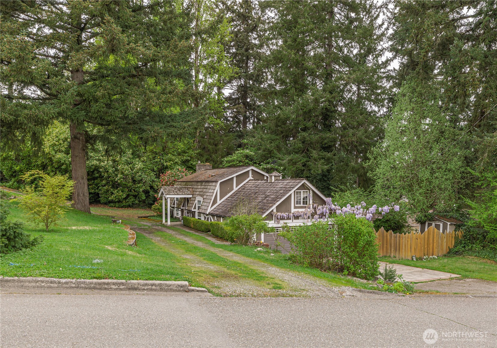 12404 NE 6th Place , Bellevue, WA 98005