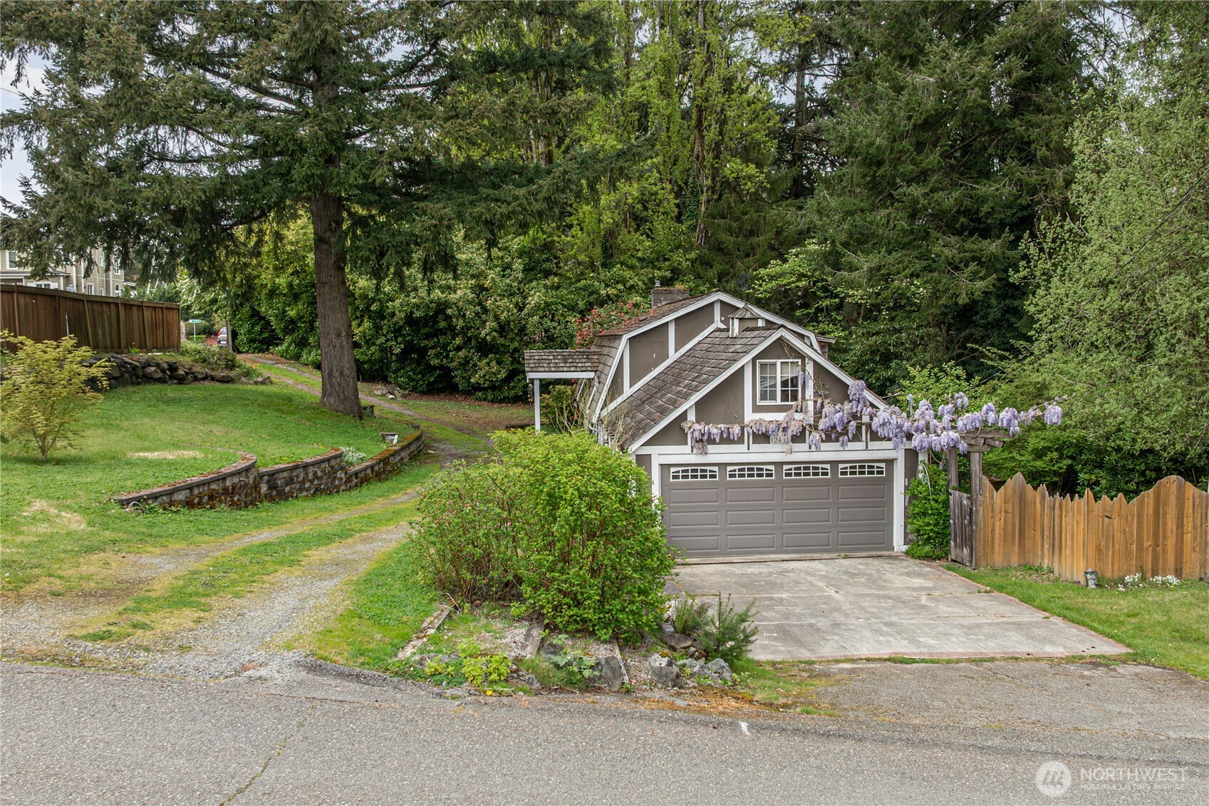 12404 NE 6th Place , Bellevue, WA 98005