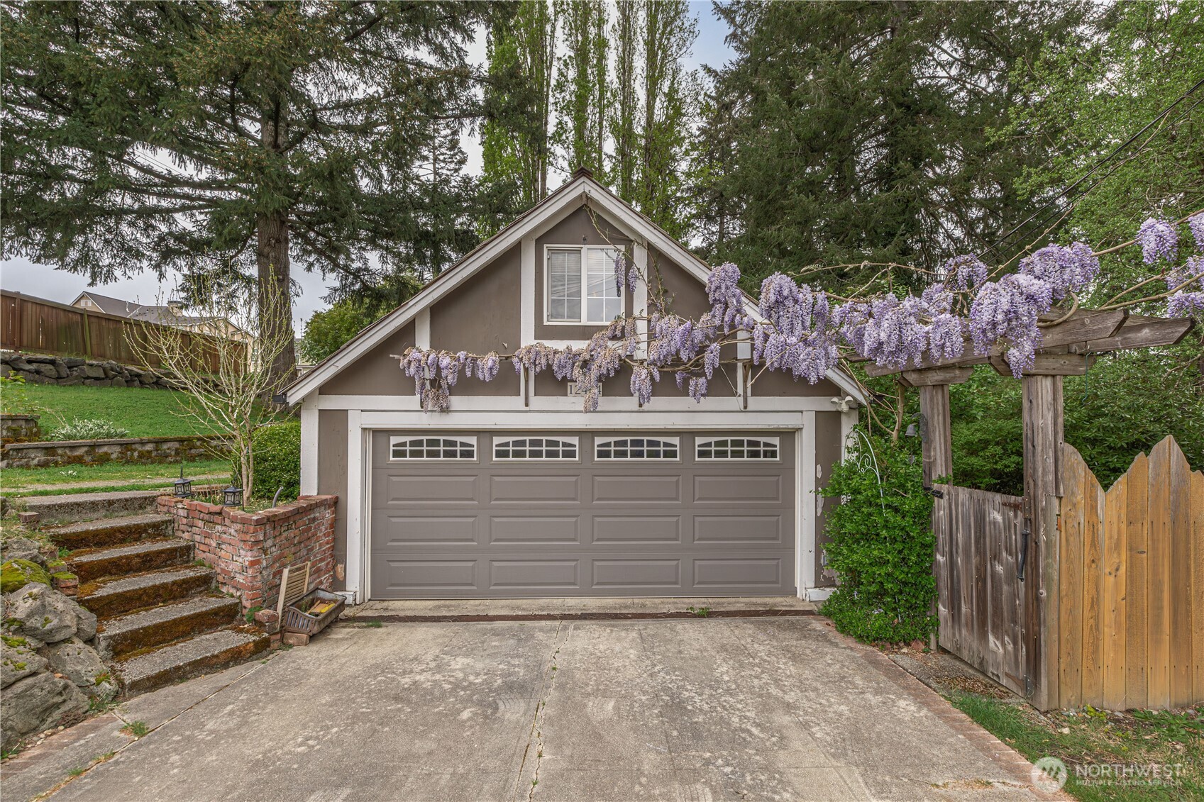 12404 NE 6th Place , Bellevue, WA 98005