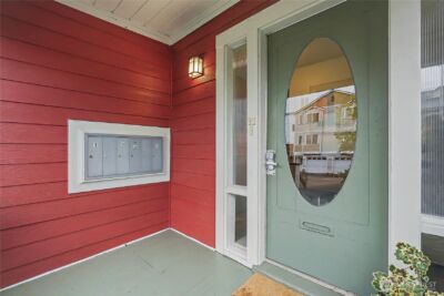 612 N Oakes Street , Tacoma, WA 98406 - Photo 2