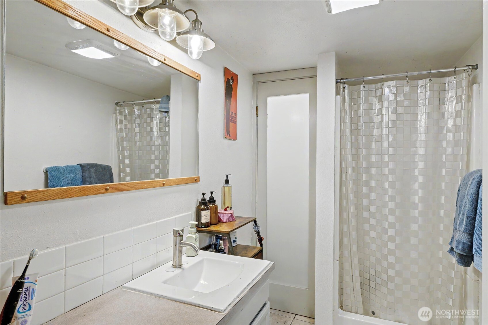 612 N Oakes Street , Tacoma, WA 98406