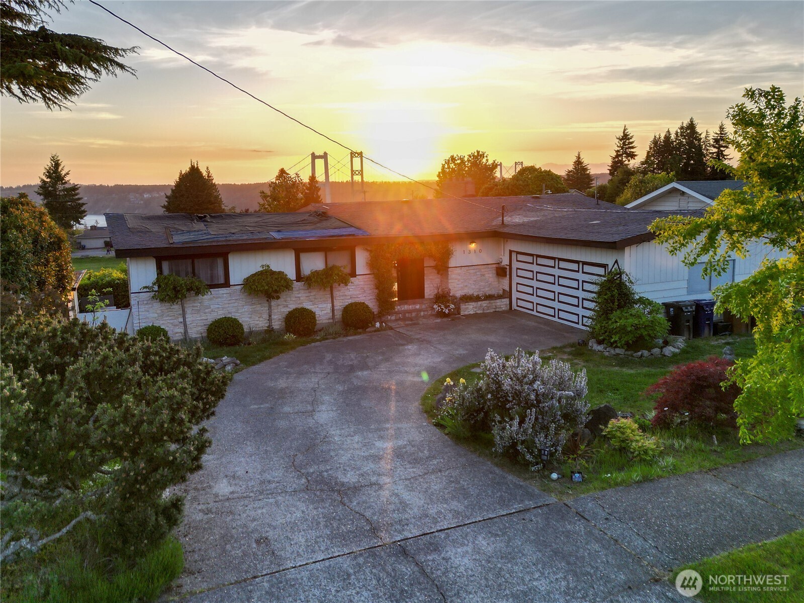 1310 N Heatherwood W, Tacoma, WA 98406
