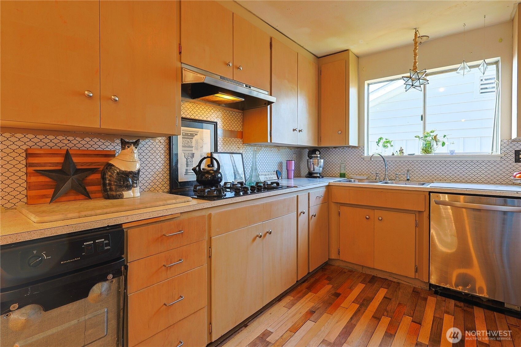 1310 N Heatherwood W, Tacoma, WA 98406