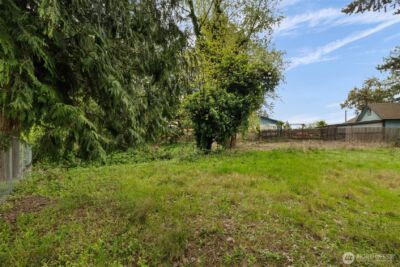 226 S Oyster Bay Ave , Bremerton, WA 98312