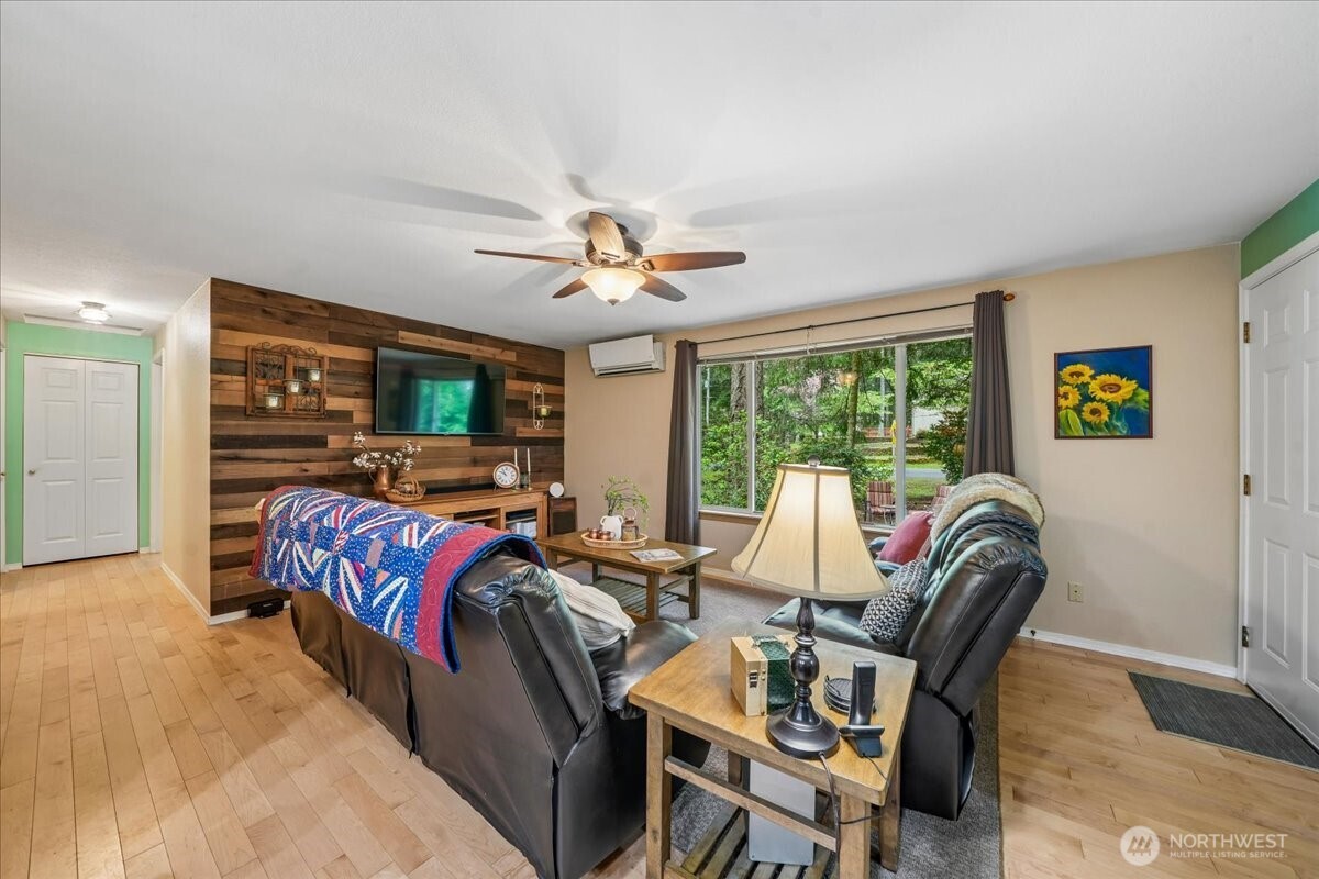 11222 Country Club Place , Anderson Island, WA 98303