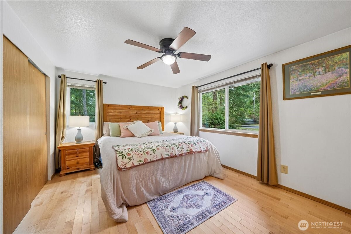 11222 Country Club Place , Anderson Island, WA 98303