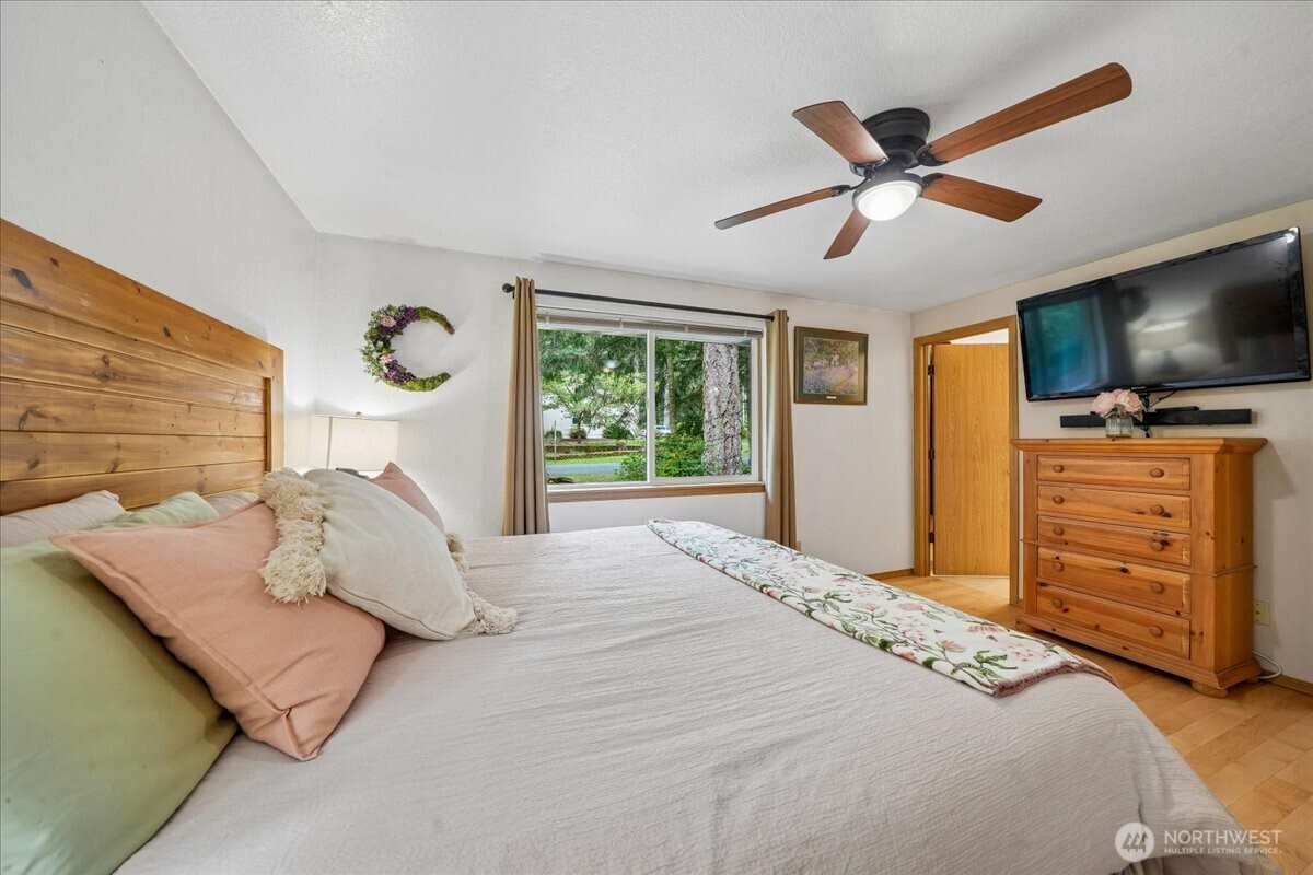 11222 Country Club Place , Anderson Island, WA 98303