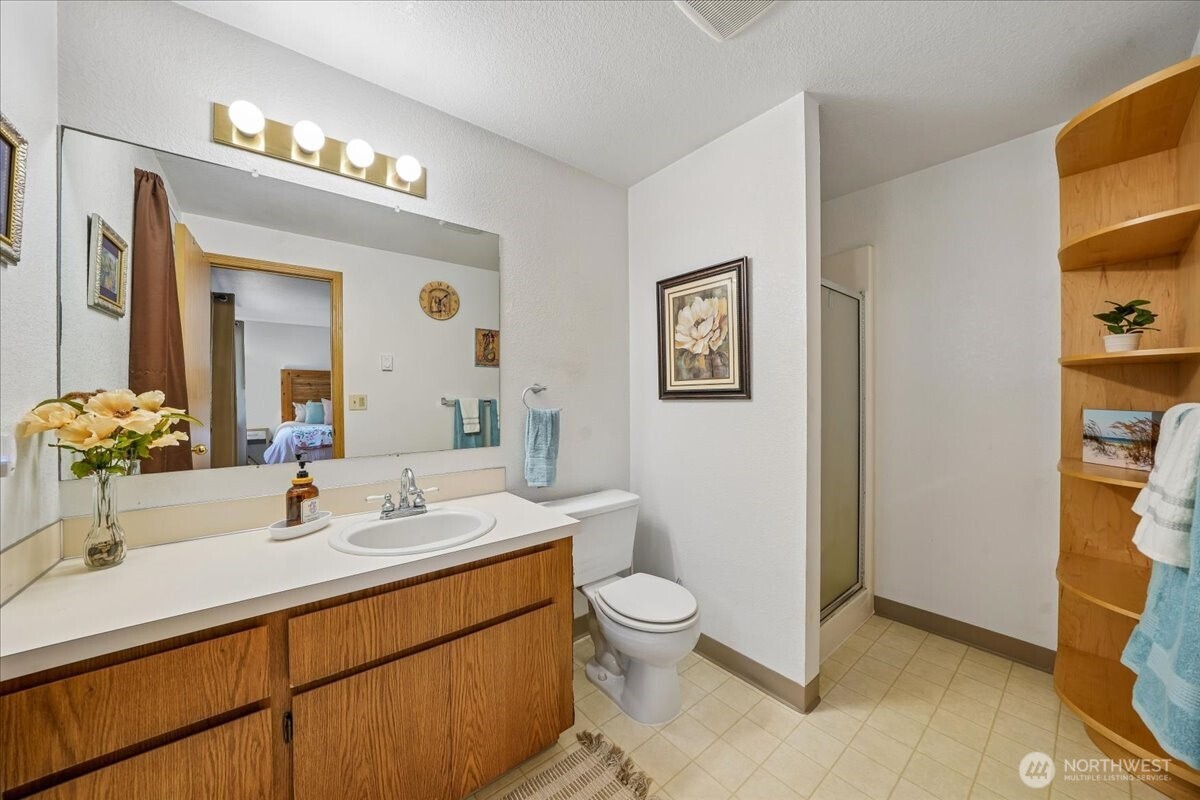 11222 Country Club Place , Anderson Island, WA 98303