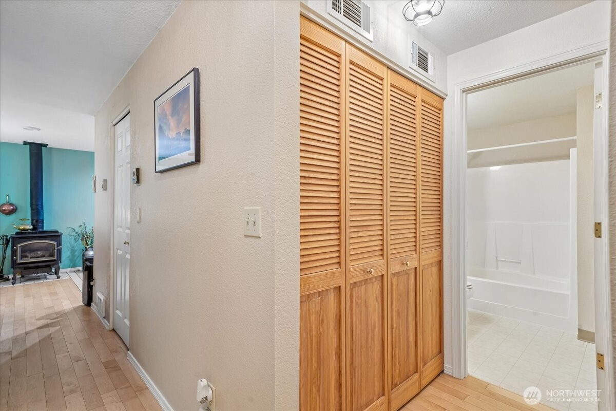 11222 Country Club Place , Anderson Island, WA 98303