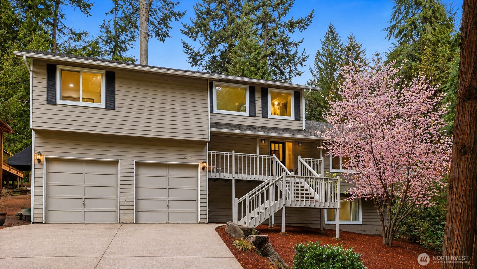 21633 NE 29th St , Sammamish, WA 98074