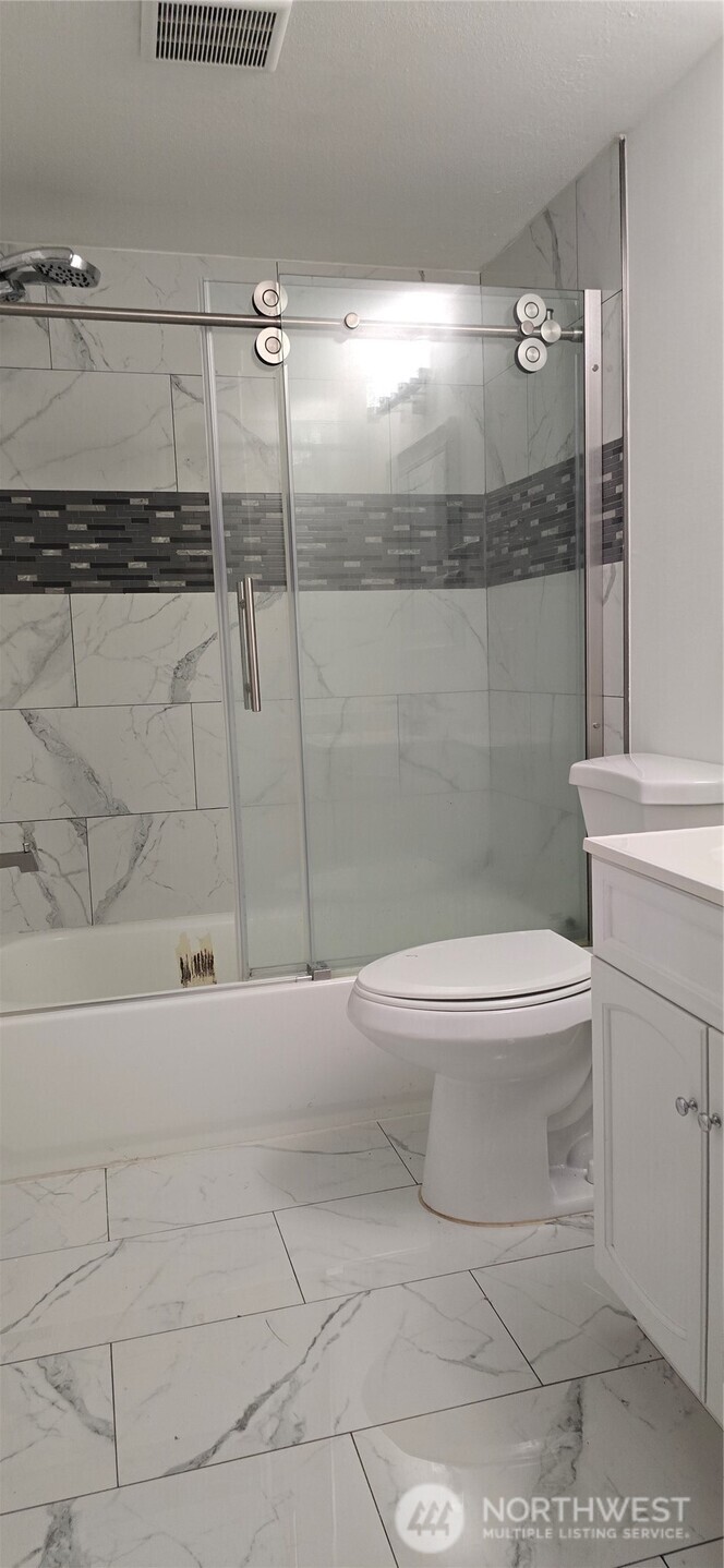 12053 70 Avenue S, Seattle, WA 98178