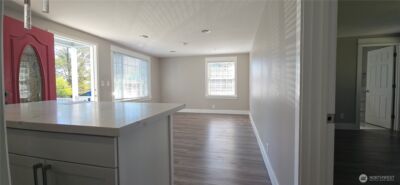 12053 70 Avenue S, Seattle, WA 98178 - Photo 8