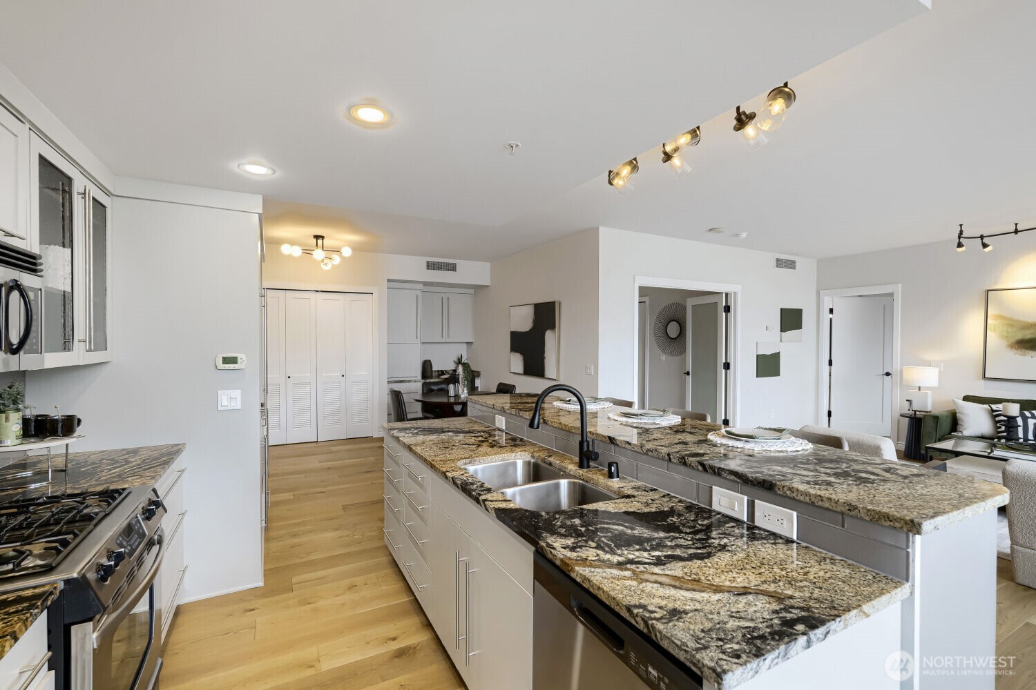 76 Cedar Street #1109, Seattle, WA 98121