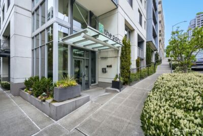 76 Cedar Street #1109, Seattle, WA 98121 - Photo 2