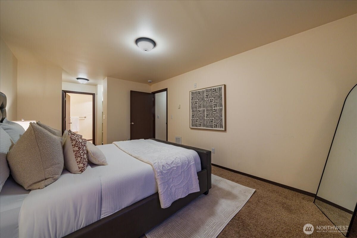 11532 15th Avenue NE #401, Seattle, WA 98125