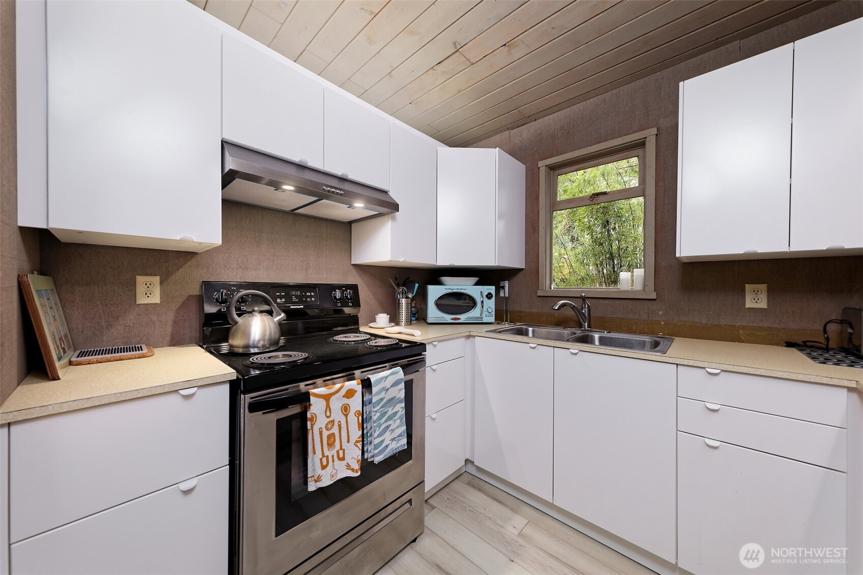 731 E Promontory Road , Shelton, WA 98584