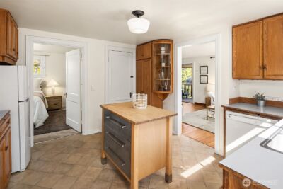 9213 25TH Avenue NE, Seattle, WA 98115 - Photo 11