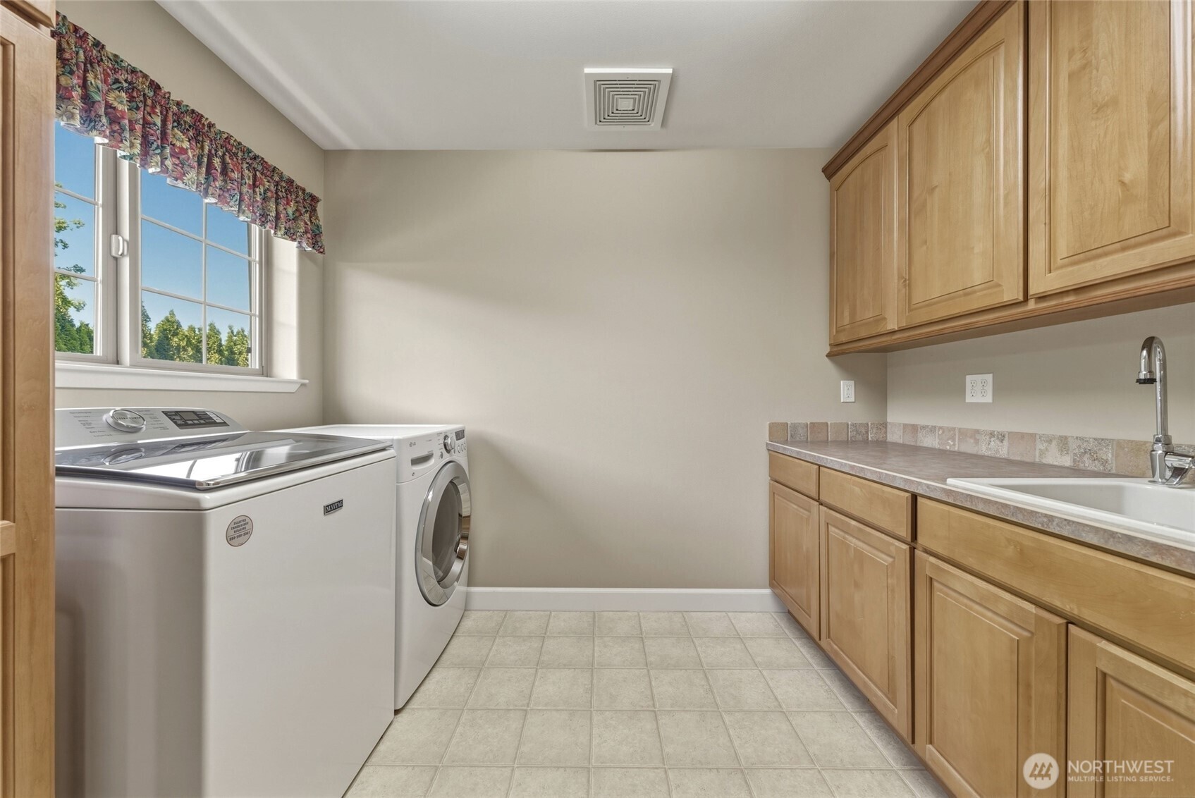 1875 SE Sunflower Court , College Place, WA 99324