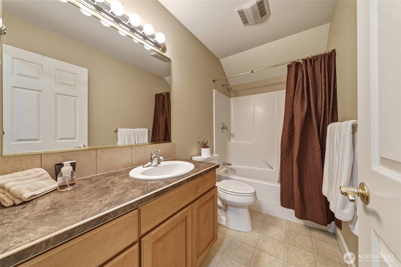 1875 SE Sunflower Court , College Place, WA 99324