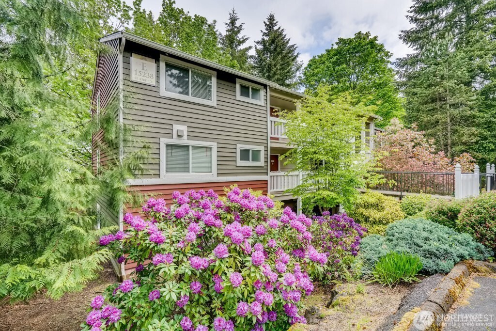 15238 SE 43rd Court #E301, Bellevue, WA 98006