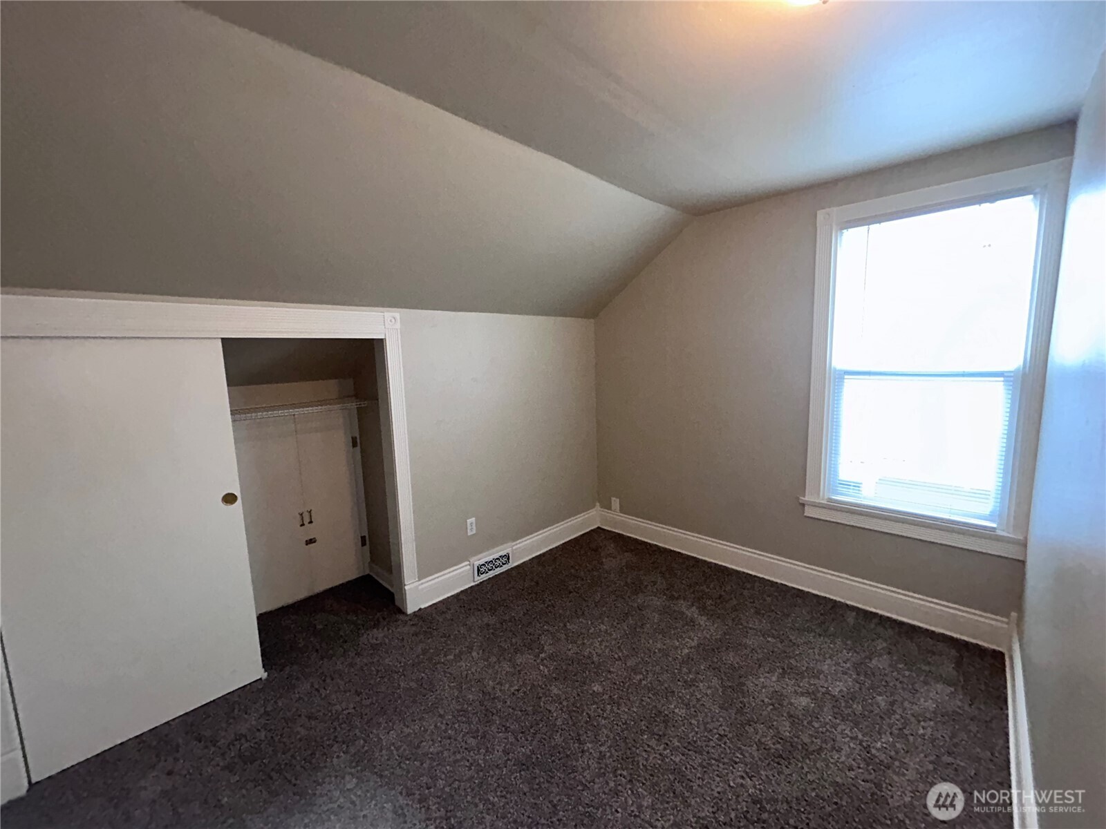 2716 S 14th Street , Tacoma, WA 98405