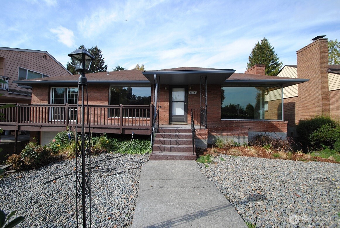 3815 43rd Avenue S, Seattle, WA 98118