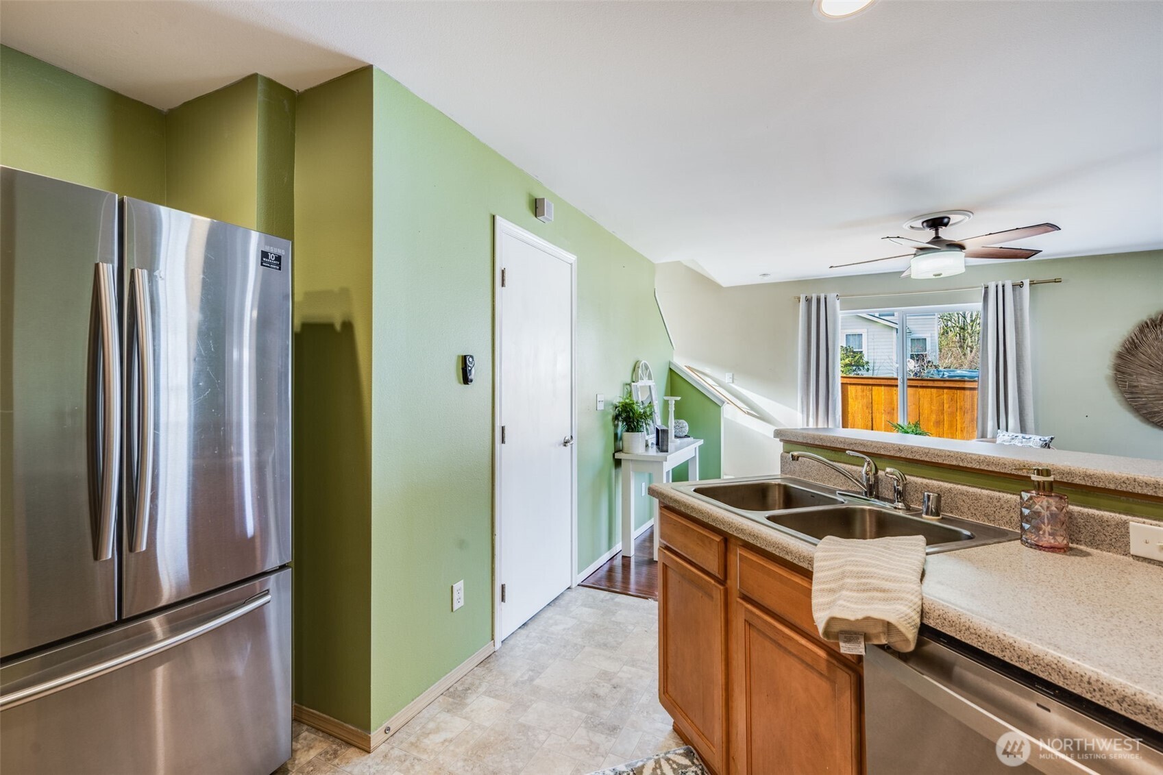 1736 E 39th Street , Tacoma, WA 98404