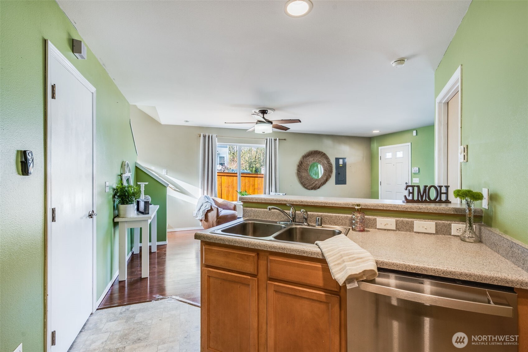 1736 E 39th Street , Tacoma, WA 98404