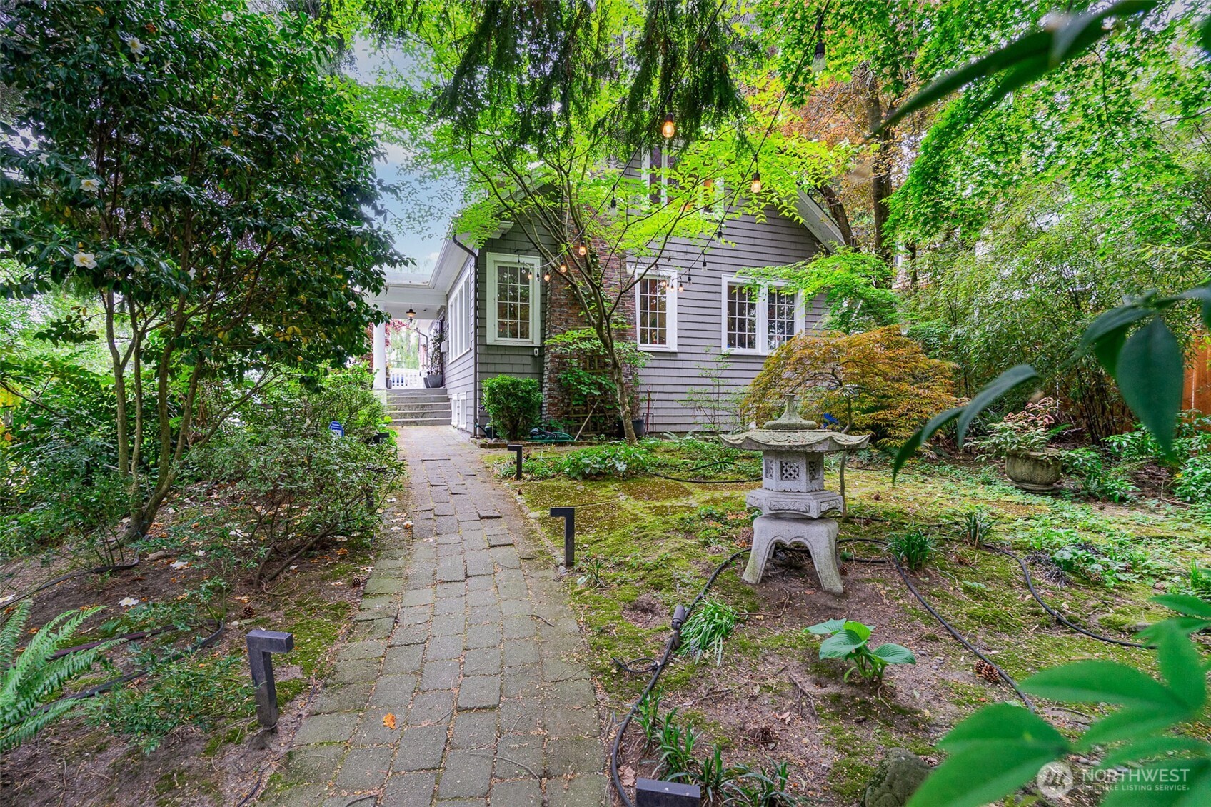 3901 S Court Street , Seattle, WA 98144