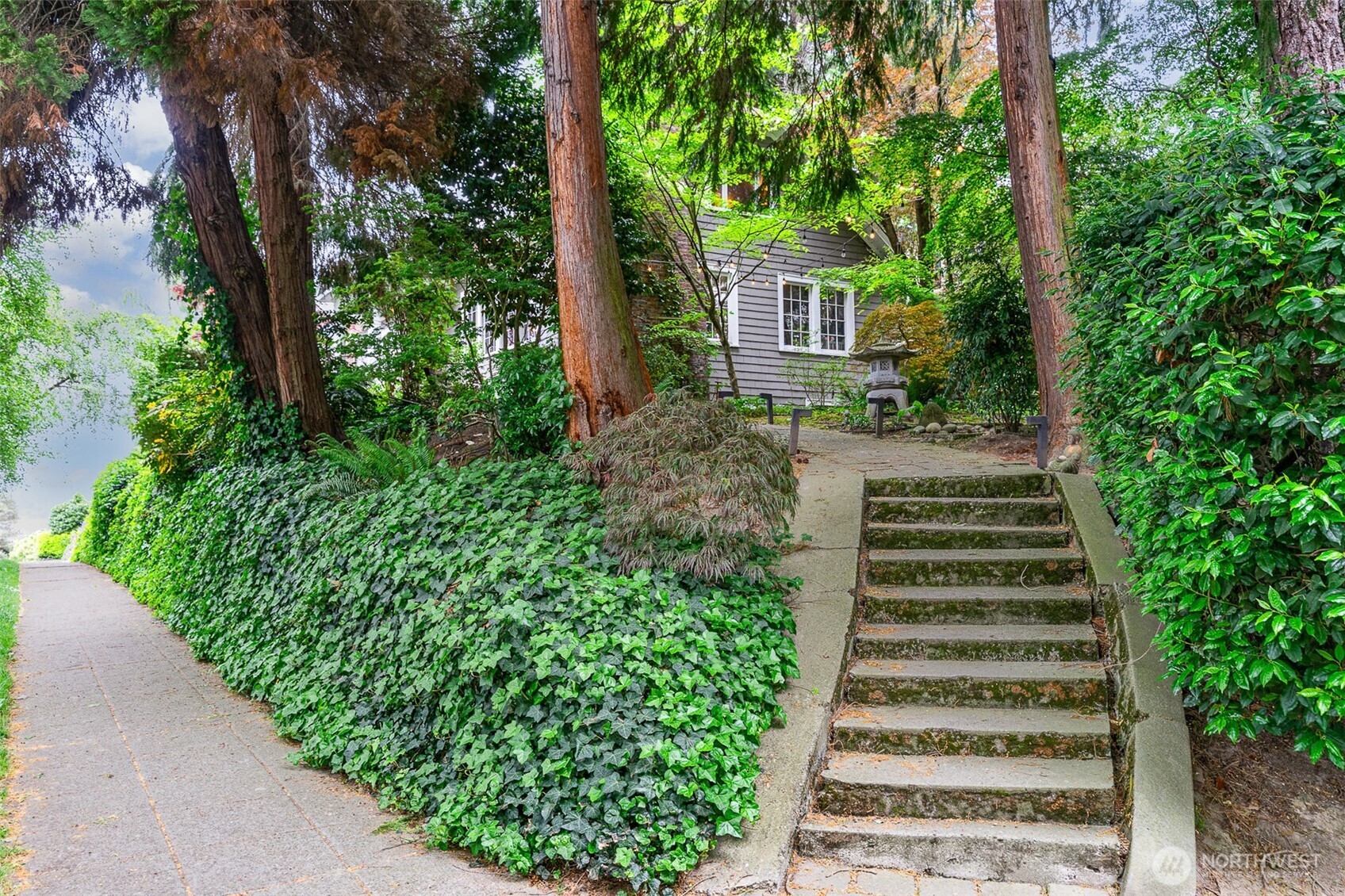 3901 S Court Street , Seattle, WA 98144