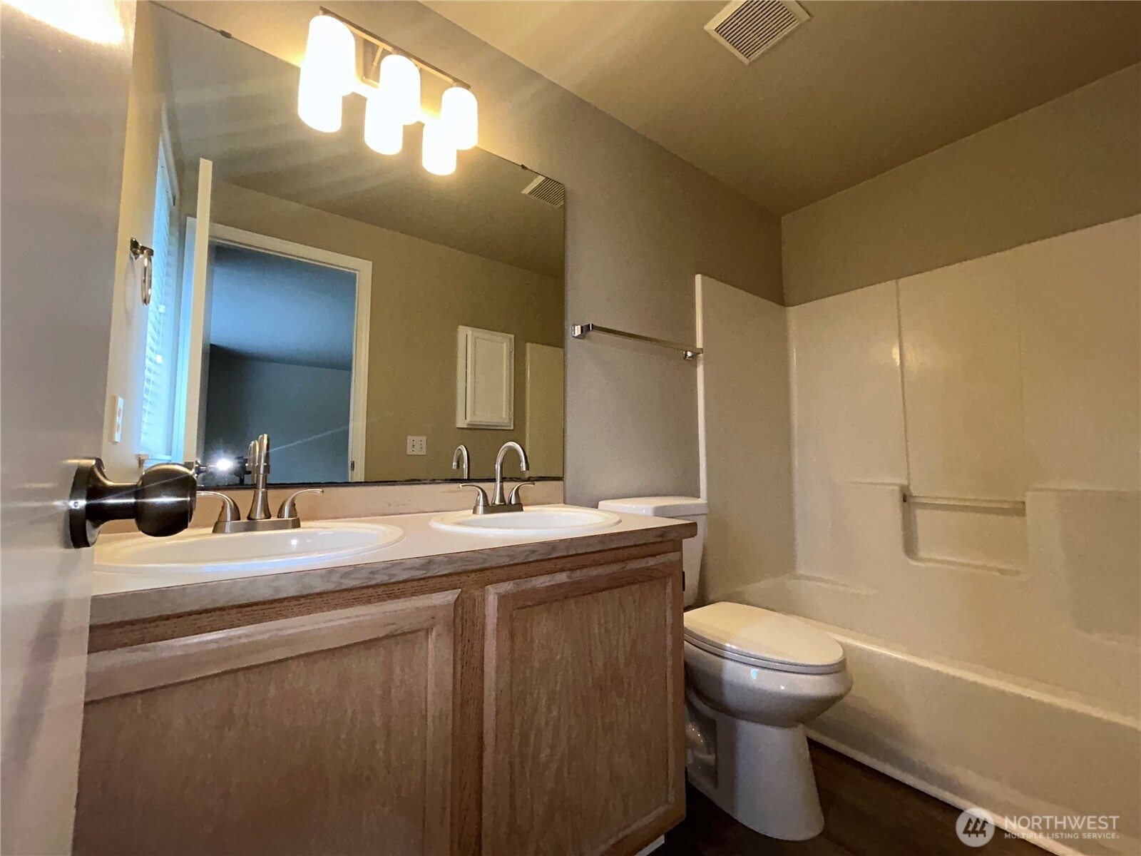767 Oakhurst Drive , Pacific, WA 98047