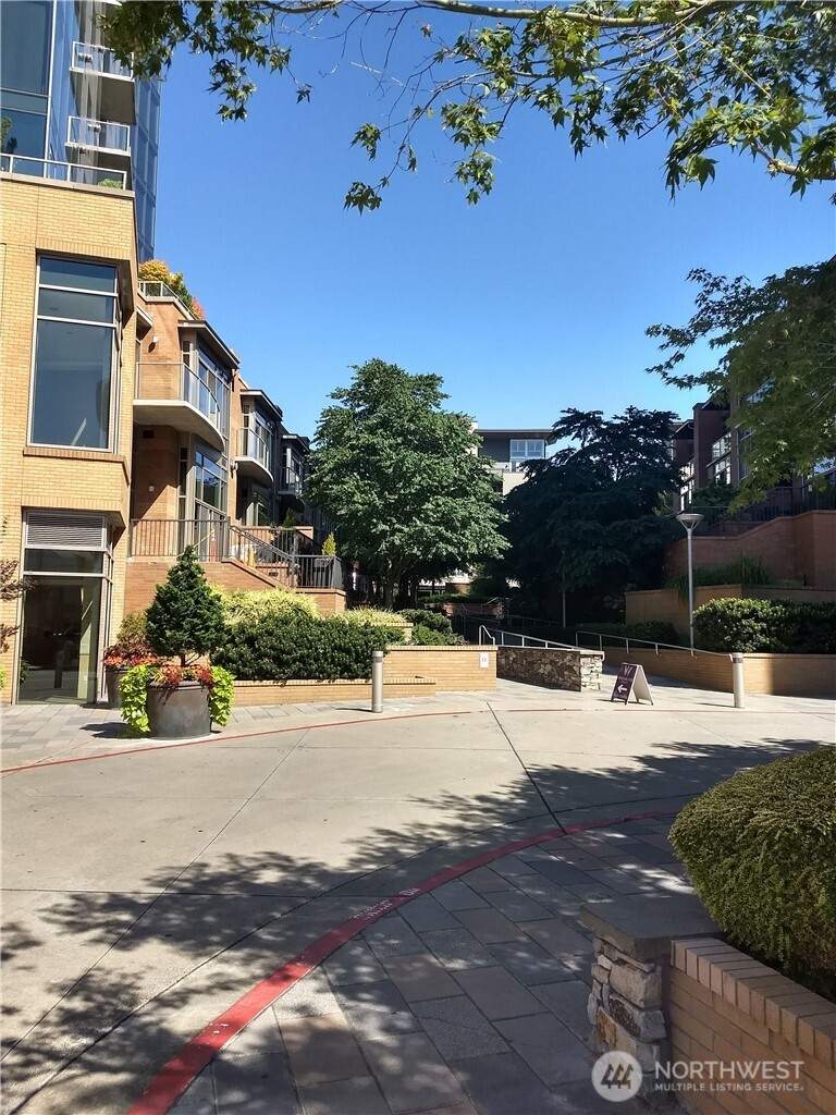 10610 NE 9th Place #2007, Bellevue, WA 98004