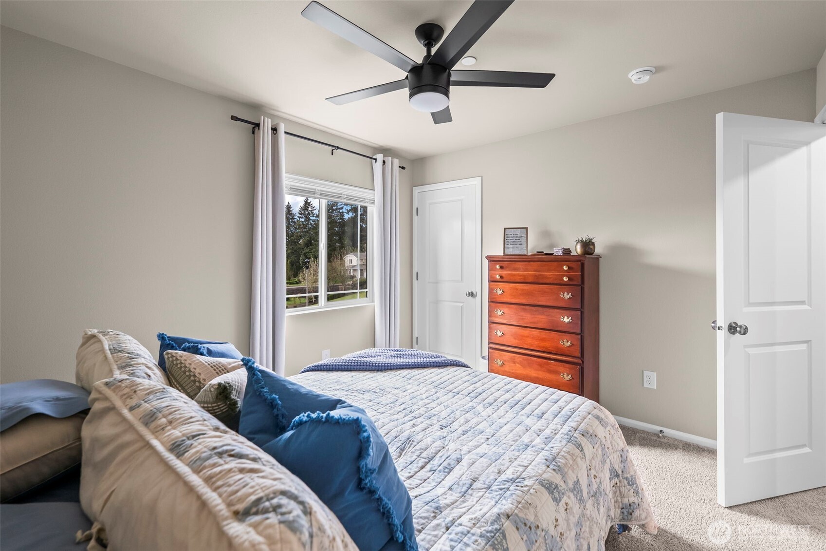 3512 Hoffman Hill Boulevard , Dupont, WA 98327