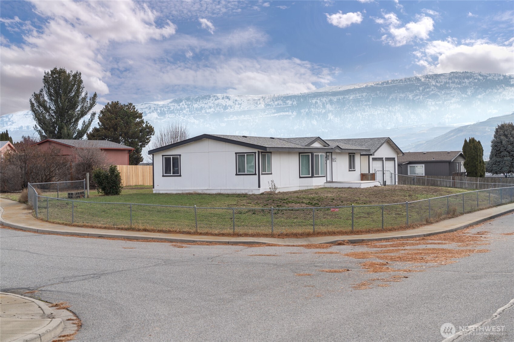 652 S Larch Avenue , East Wenatchee, WA 98802