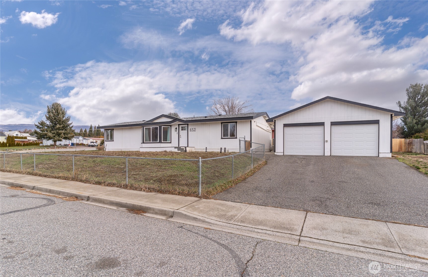 652 S Larch Avenue , East Wenatchee, WA 98802