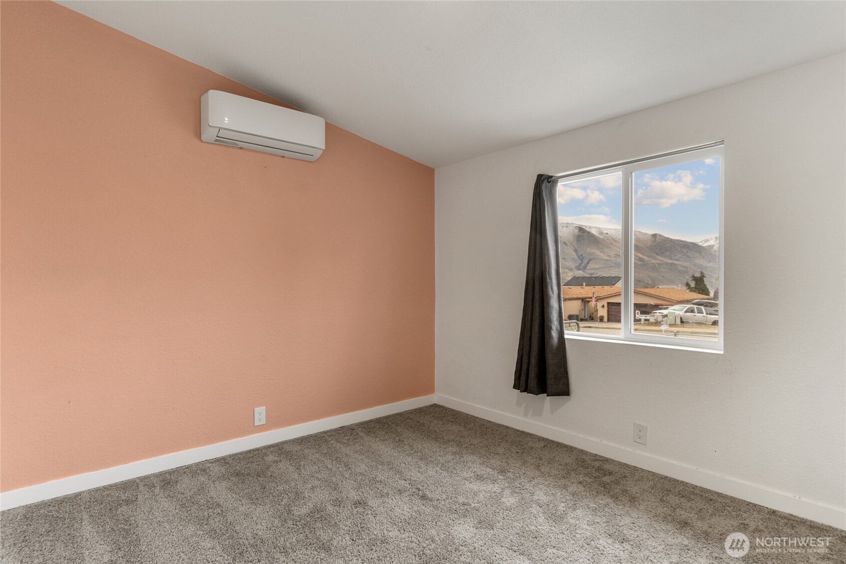 652 S Larch Avenue , East Wenatchee, WA 98802