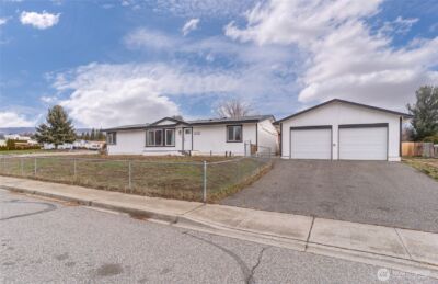 652 S Larch Avenue , East Wenatchee, WA 98802 - Photo 2