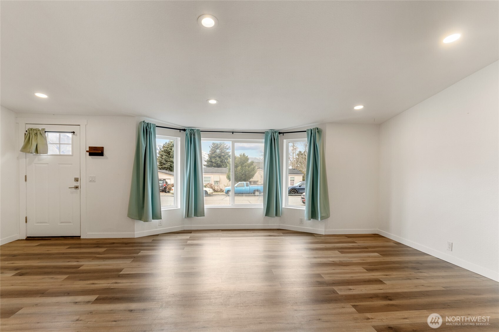 652 S Larch Avenue , East Wenatchee, WA 98802