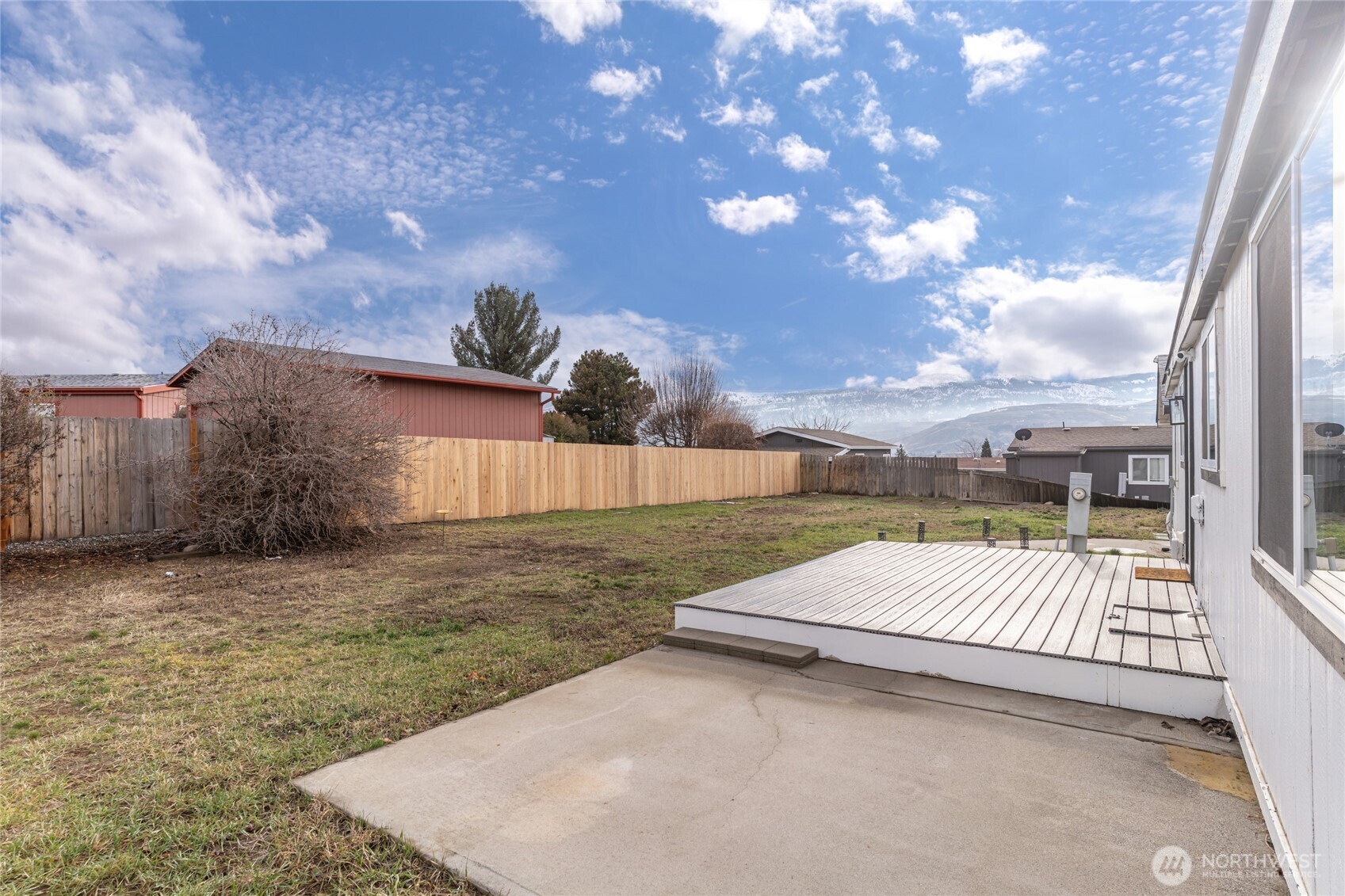 652 S Larch Avenue , East Wenatchee, WA 98802