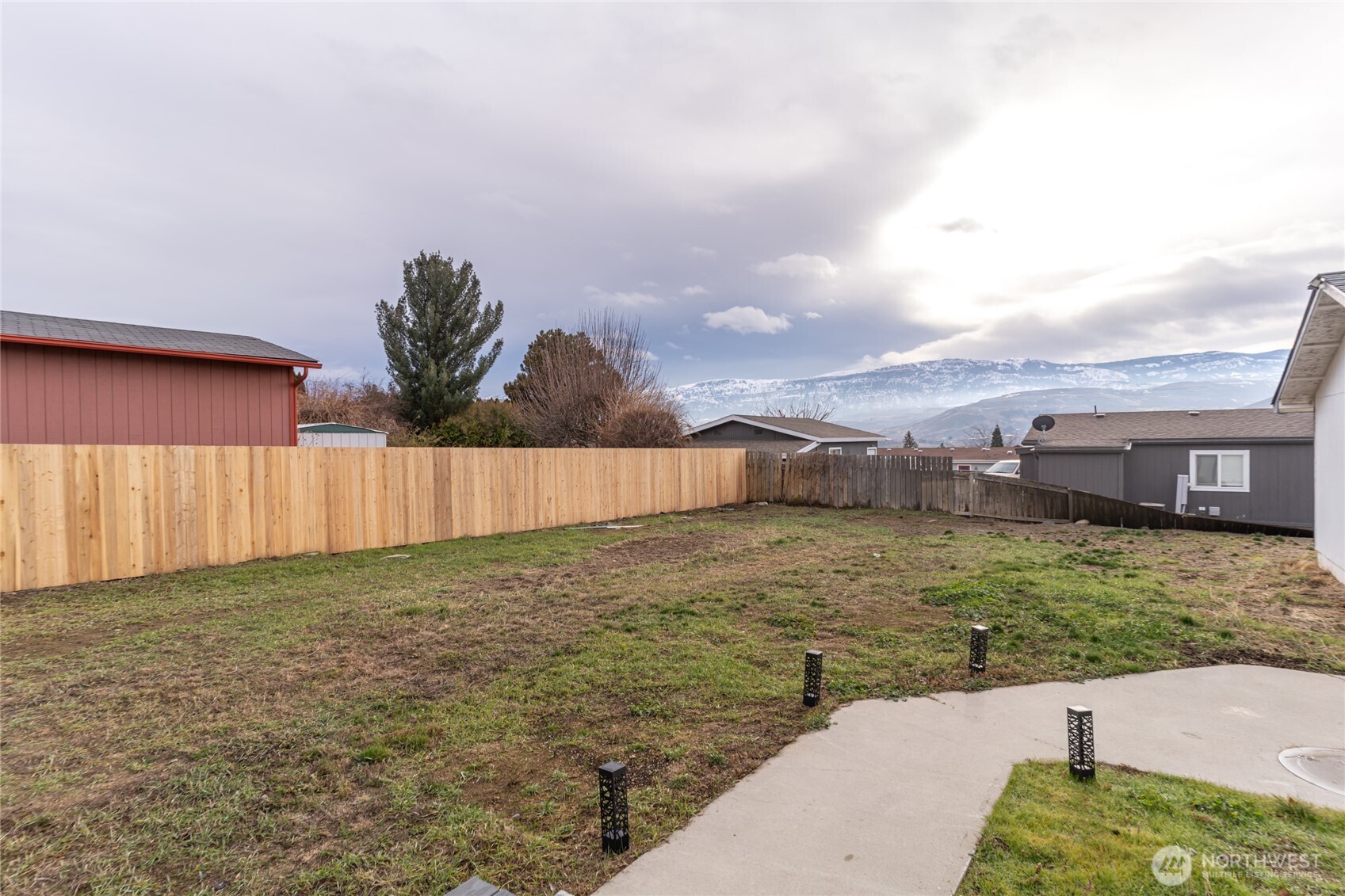 652 S Larch Avenue , East Wenatchee, WA 98802
