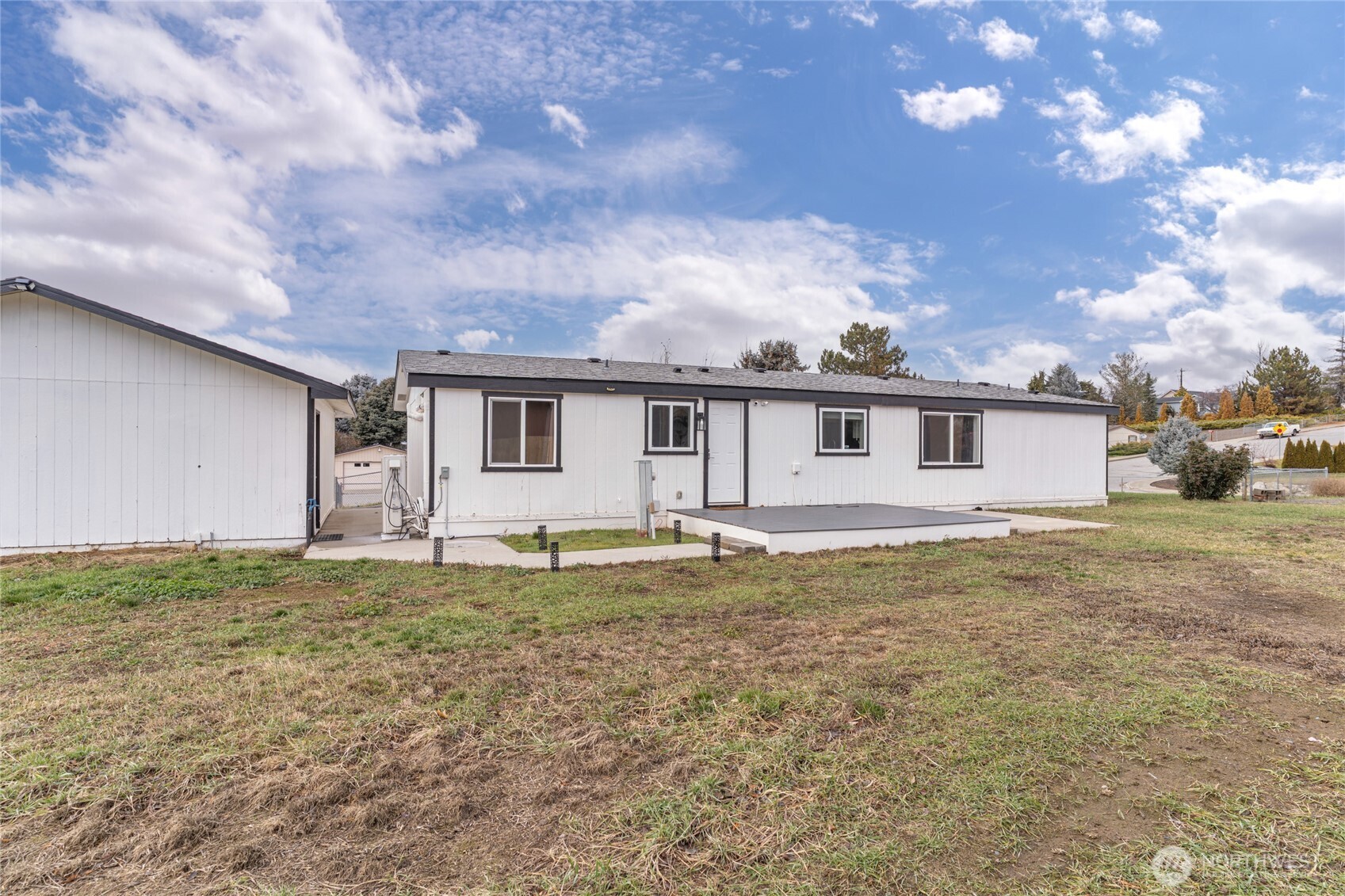 652 S Larch Avenue , East Wenatchee, WA 98802