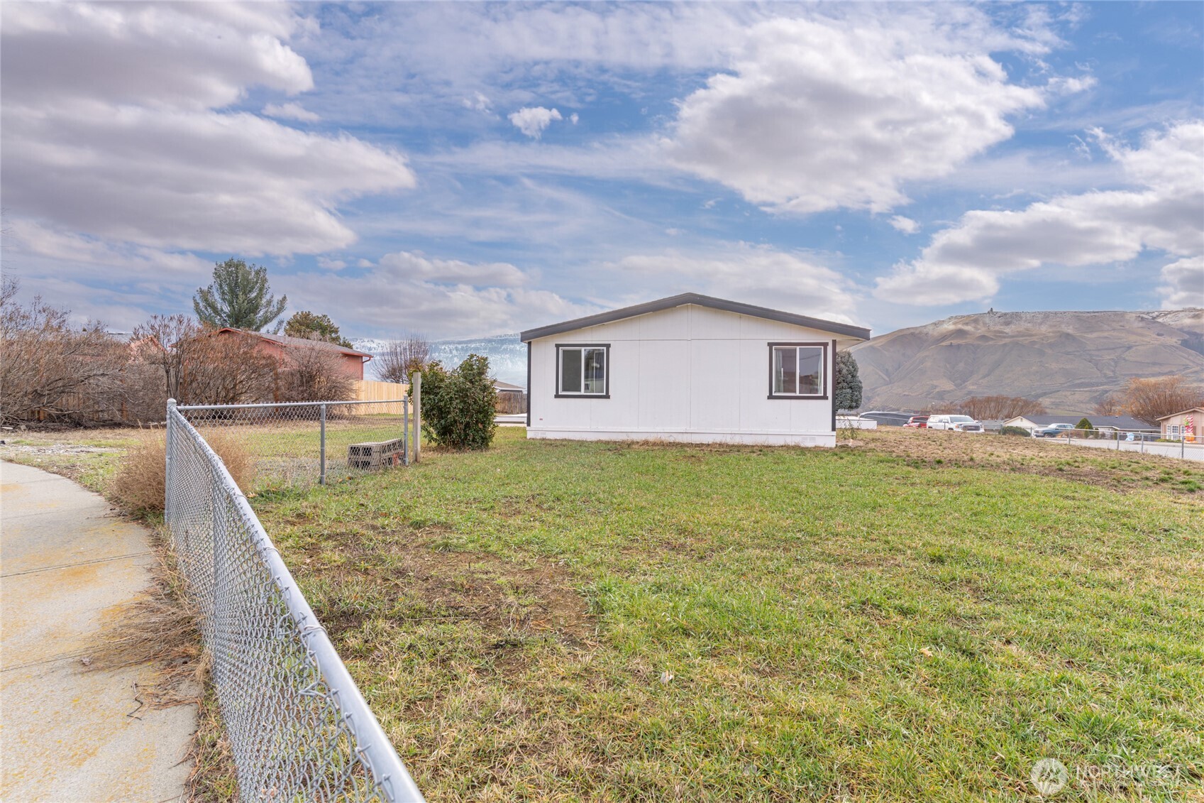 652 S Larch Avenue , East Wenatchee, WA 98802