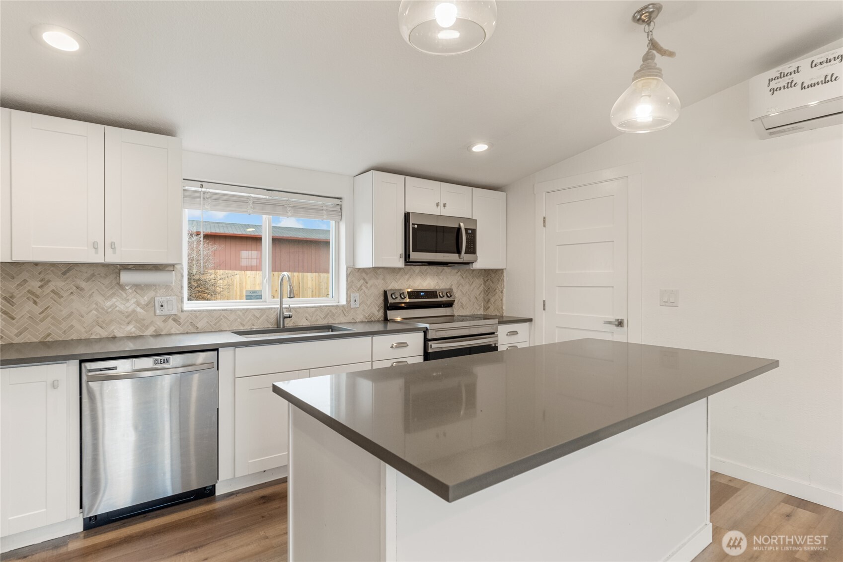 652 S Larch Avenue , East Wenatchee, WA 98802