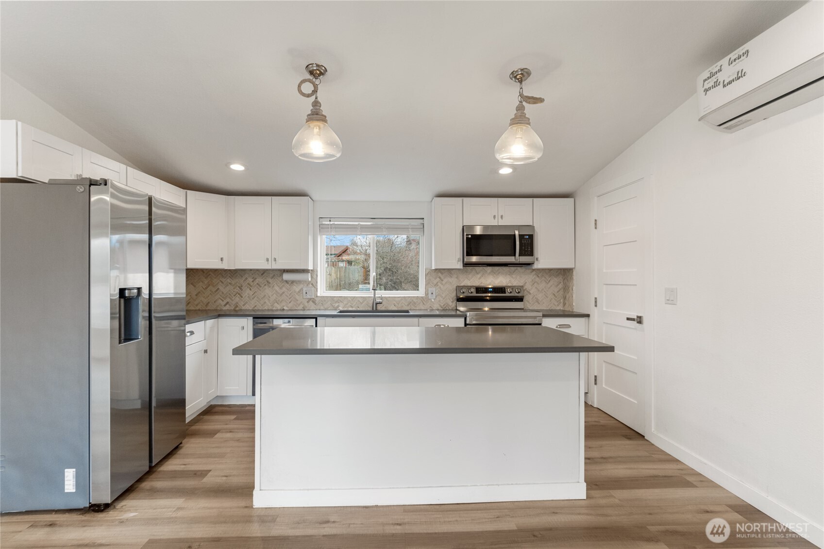 652 S Larch Avenue , East Wenatchee, WA 98802