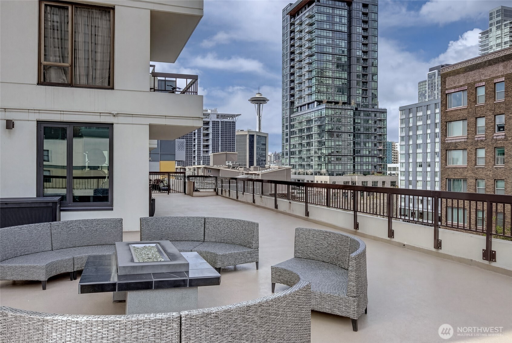 2201 3rd Avenue #803, Seattle, WA 98121