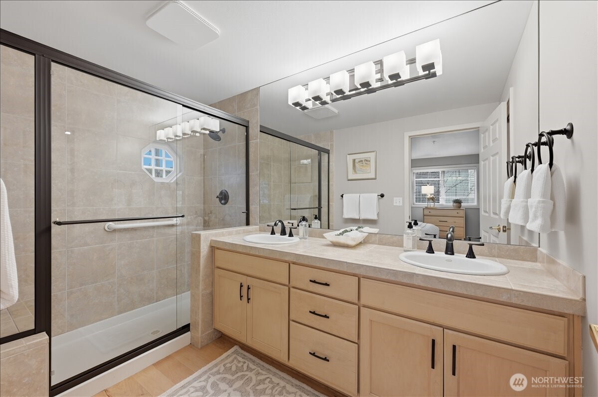 645 Bell Street #102, Edmonds, WA 98020