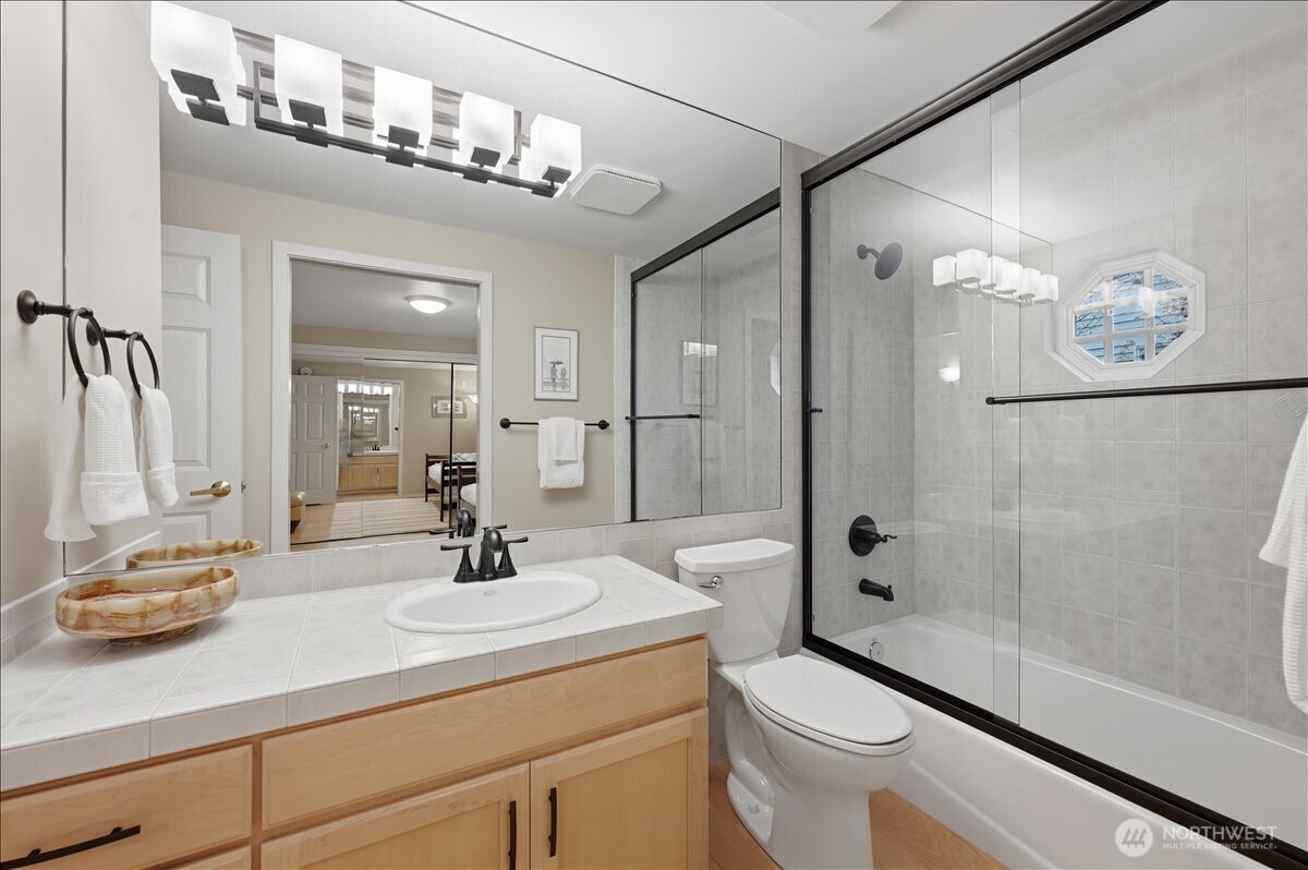 645 Bell Street #102, Edmonds, WA 98020